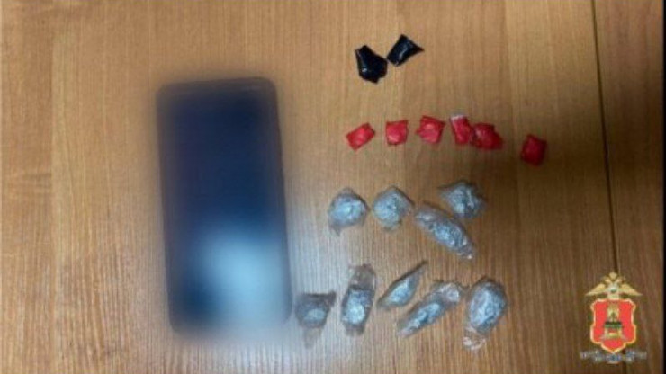 В Твери полицейские задержали наркозакладчика с 17 свёртками метадона - новости ТИА