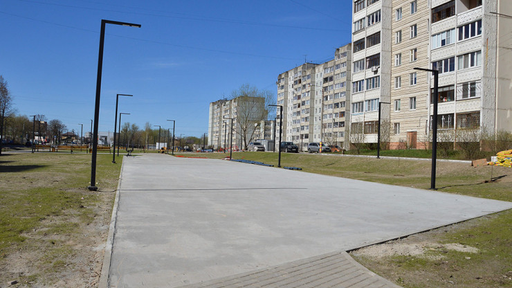 В сквере на улице Хромова в Твери залили бетонное основание площадок - новости ТИА