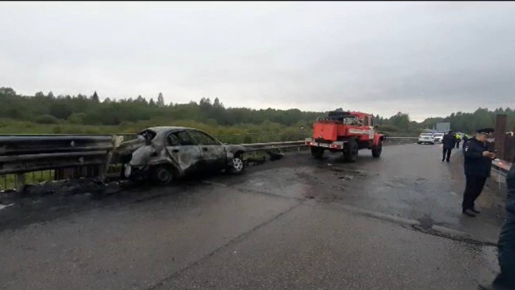 В Тверской области в горящей машине погибли четыре человека - новости ТИА