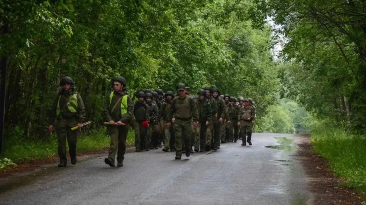 В Тверской области курсанты и офицеры совершили 15-километровый марш-бросок - новости ТИА
