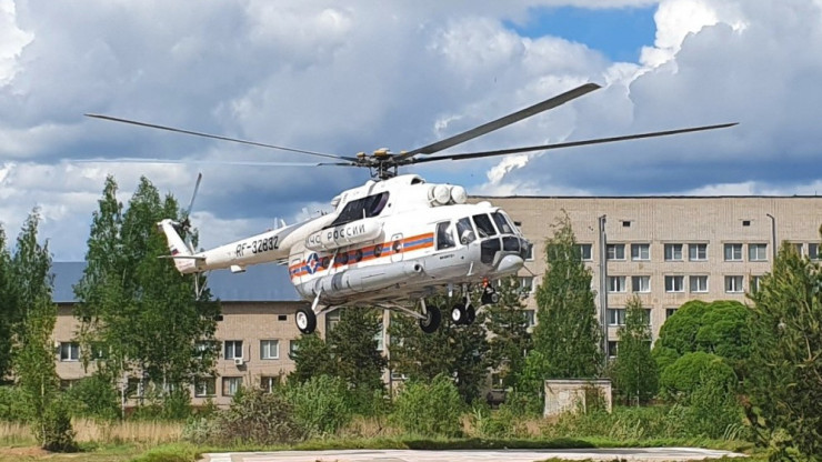 Из Бежецка в тверскую ДОКБ пациента доставили на вертолете санавиации - новости ТИА