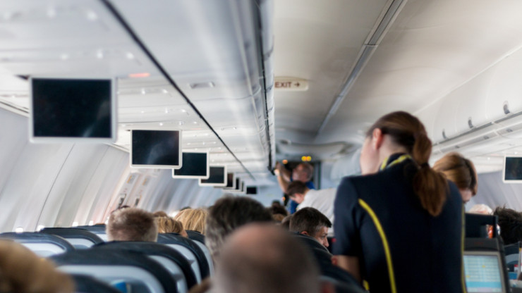 Бывший тверской министр спас стюардессу, у которой во время полёта случился инсульт - новости ТИА