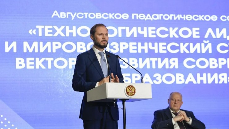 Виталий Королев сообщил об увеличении праздничной выплаты учителям - новости ТИА