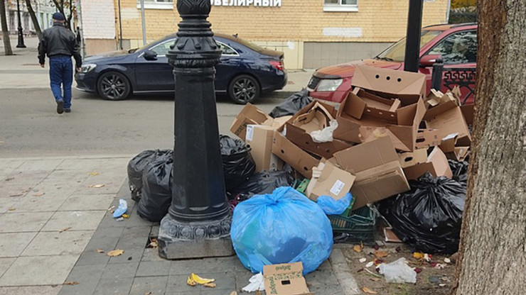 В Твери на Трехсвятской улице устроили свалку - новости ТИА