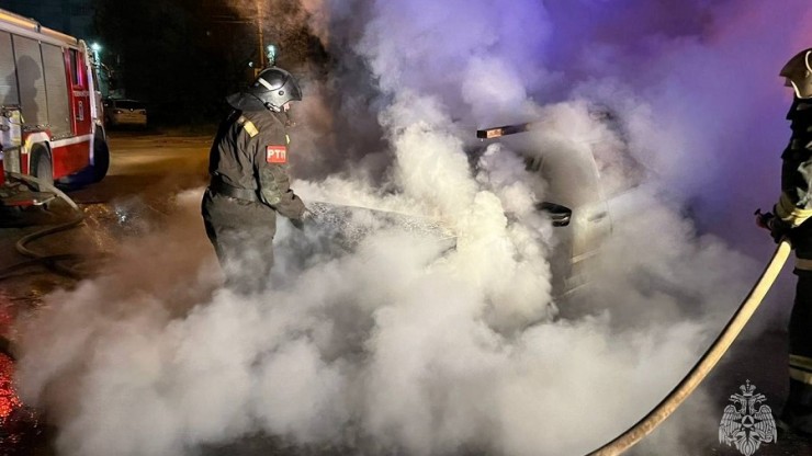 На проспекте Победы в Твери полыхал автомобиль - новости ТИА