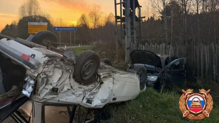 Автомобиль оказался на крыше после ДТП в Калининском округе - новости ТИА