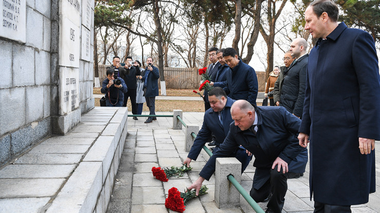 Игорь Руденя и делегация Верхневолжья в Шэньяне почтили память красноармейцев - новости ТИА