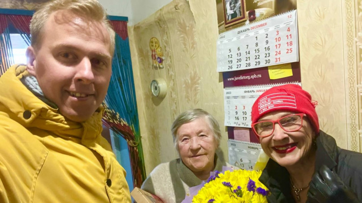 Волонтёры поздравили с 98-летнием одинокую жительницу Торжка - новости ТИА