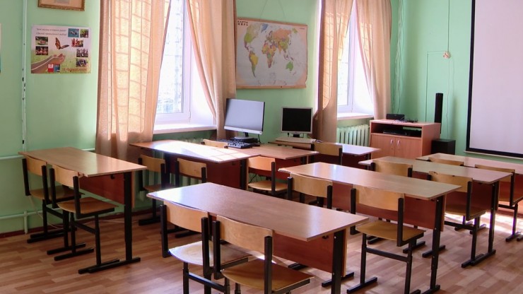 Не сдавшие экзамены 9-классники смогут получить профессию бесплатно - новости ТИА