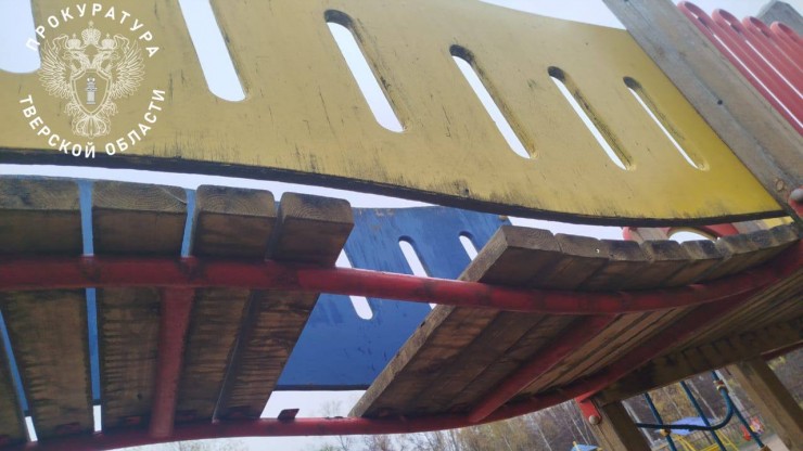 В Тверской области после травмирования ребёнка заменили опасную детскую площадку - новости ТИА