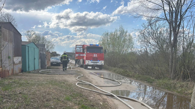 В Тверской области в деревне сгорел гараж - новости ТИА