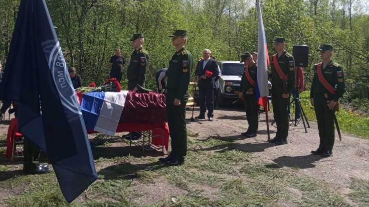 В Тверской области простились с бойцом с позывным "Метис", погибшим на СВО - новости ТИА