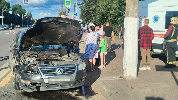 В Твери в аварии на проспекте Калинина пострадали двое детей - новости ТИА