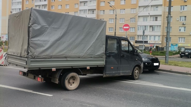 В Твери водители массово заезжают под "кирпич" после переноса разворота - новости ТИА