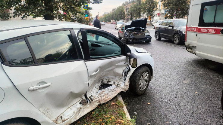 В Твери при столкновении двух автомобилей пострадал человек - новости ТИА