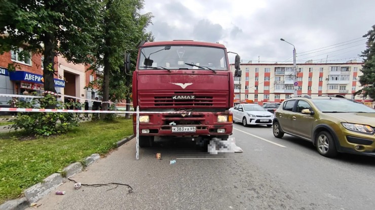 В Твери 41-летняя женщина погибла под колесами бетономешалки - новости ТИА