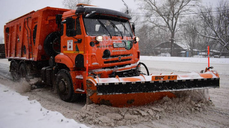В Твери идёт уборка снега и противогололедная обработка дорог - новости ТИА