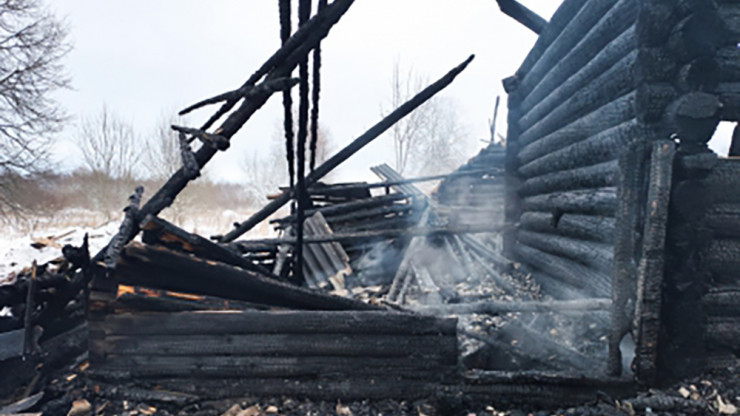 В Спировском районе в сгоревшем доме нашли тело 57-летнего мужчины - новости ТИА