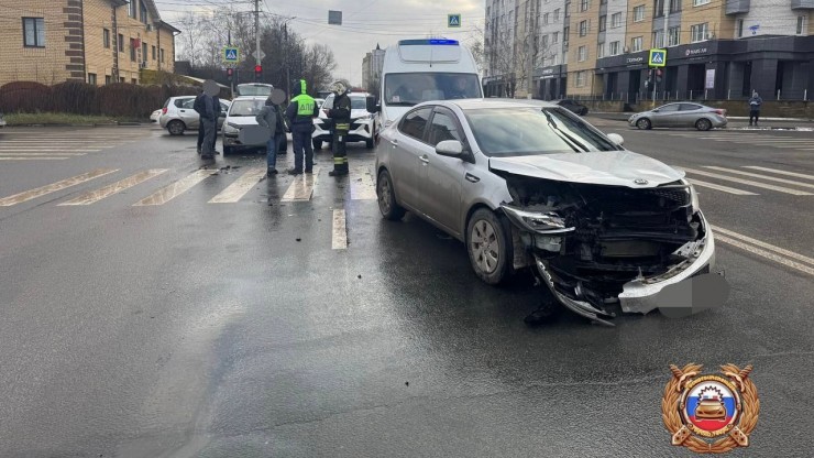 В Твери при столкновении двух автомобилей пострадал мужчина - новости ТИА