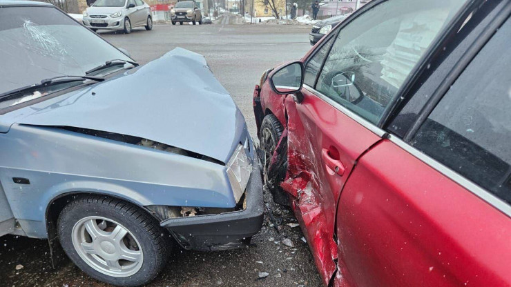 В Тверской области при столкновении двух автомобилей пострадала девушка - новости ТИА