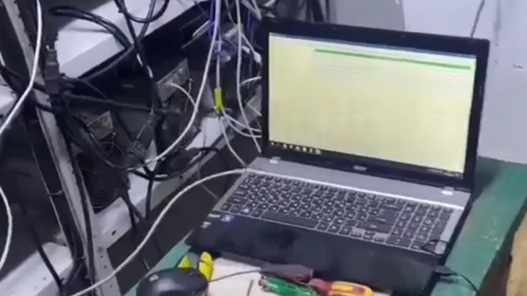 Появилось видео с подпольной фермы в тверской деревне, где добывали крипту - новости ТИА