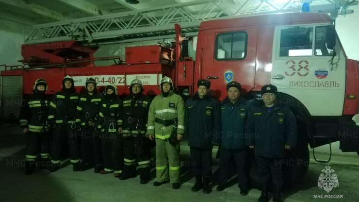 Пожарные спасли двух человек в Тверской области - новости ТИА