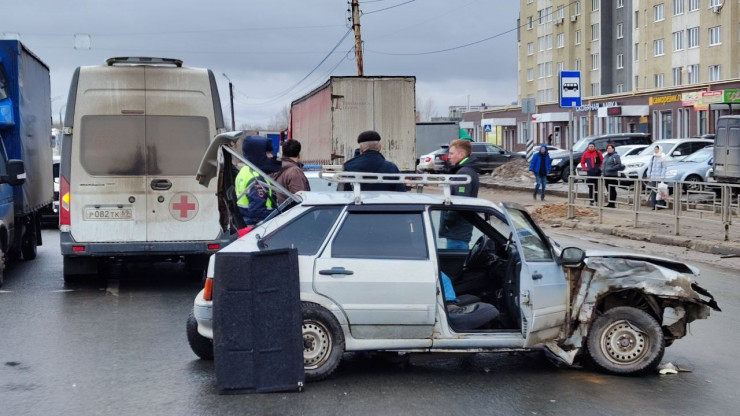 В Твери в столкновении трех машин пострадал ребенок - новости ТИА