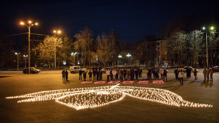 В Твери прошла акция, посвящённая памяти жертв трагедии в Крокус Сити - новости ТИА