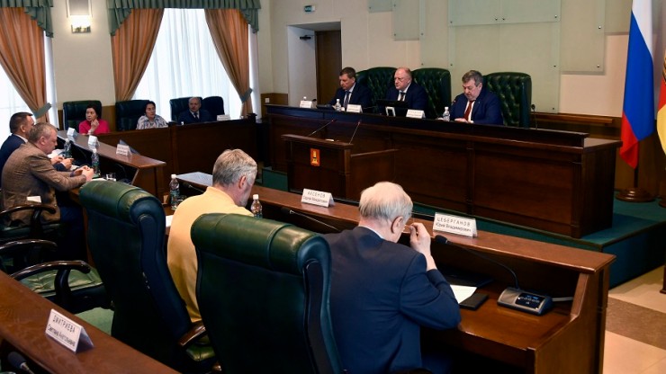 Депутаты заслушали отчет о работе сенатора Андрея Епишина за 2025 год - новости ТИА