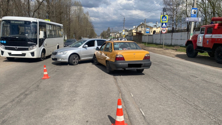 За сутки на дорогах Тверской области один человек погиб, двое пострадали - новости ТИА