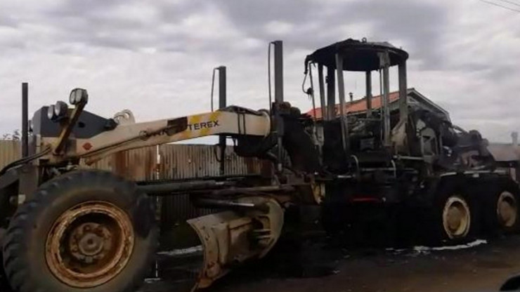 В Торжке загорелся автогрейдер - на пожаре пострадал один человек - новости ТИА