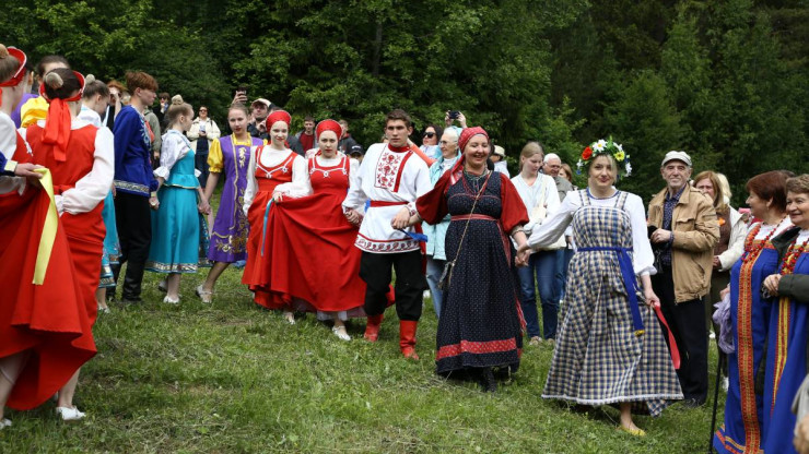 В большой хоровод на "Троицких гуляниях в Василёво" встанут более 300 человек - новости ТИА