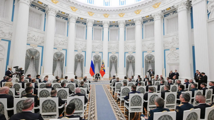 Владимир Путин встретился с выпускниками программы "Время героев" - новости ТИА