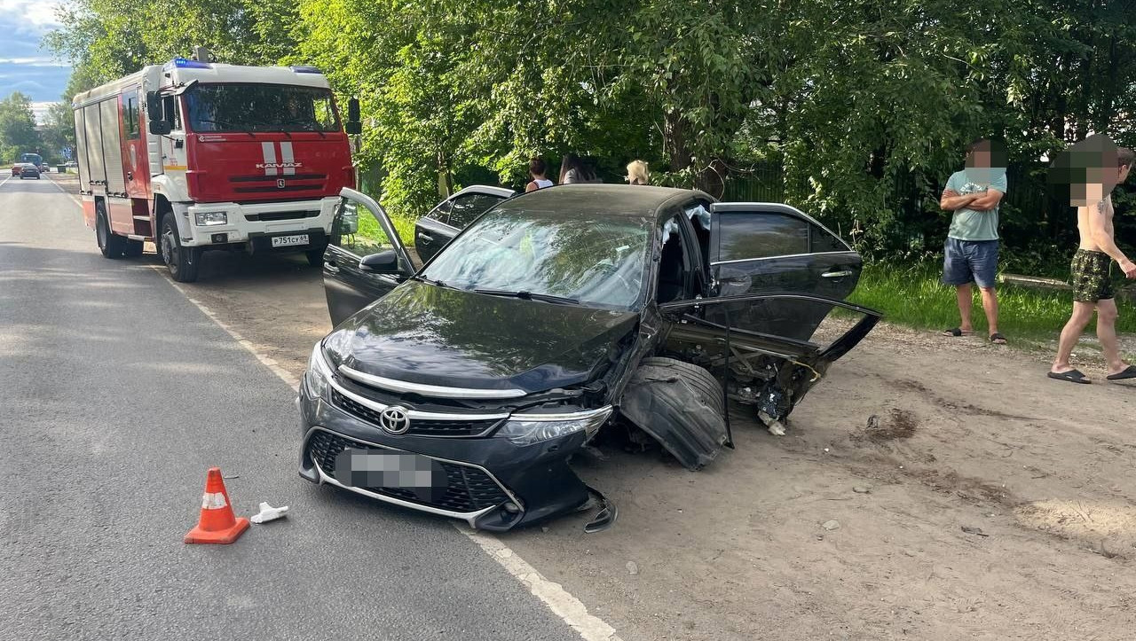 Тяжелые травмы получил водитель автомобиля Toyota в ДТП в Твери - ТИА