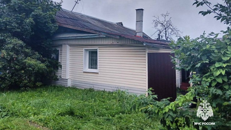 В Твери пожарные спасли жилой дом от огня - новости ТИА