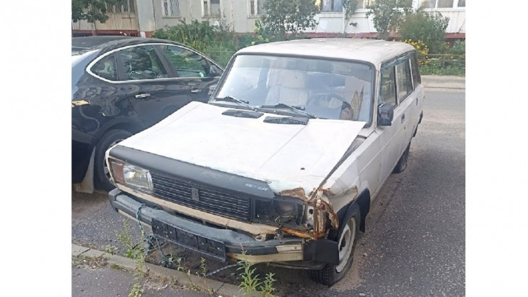 В Твери администрация собирается эвакуировать брошенные "Жигули" - новости ТИА