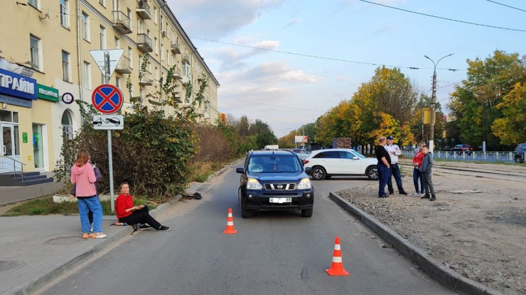 В Твери самокатчик выехал из-за кустов на дорогу и попал под машину - новости ТИА