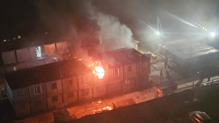 В Твери из-за пожара в строительных бытовках пострадали два человека - новости ТИА