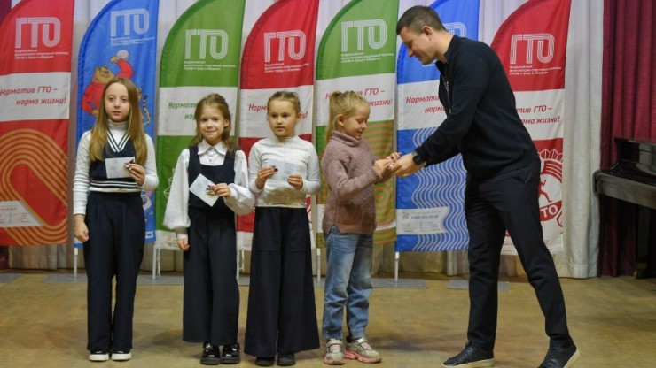 В Твери любителям спорта и ЗОЖ вручили знаки ГТО - новости ТИА