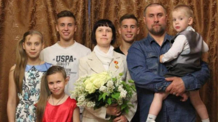 Две многодетные мамы из Твери получили общественную награду "Мать-героиня 2023" - новости ТИА