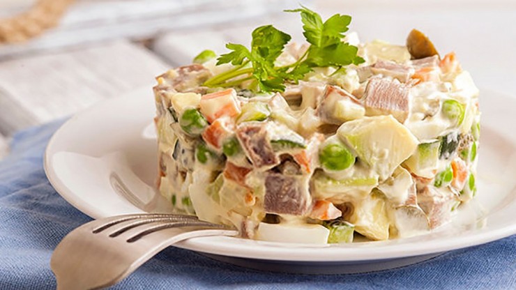 Стало известно, кому нужно исключить оливье из новогоднего меню - новости ТИА