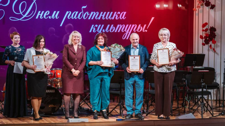 Лучших сотрудников сферы культуры и искусства наградили премией губернатора - новости ТИА