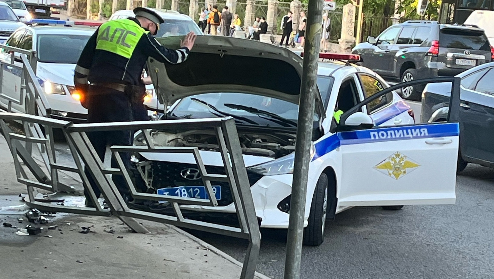 В Твери машина ДПС врезалась в забор | 24.05.2024 | Тверь - БезФормата