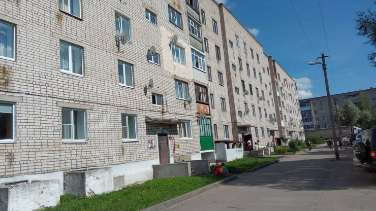 В Тверской области из окна третьего этажа выпала семилетняя девочка - новости ТИА