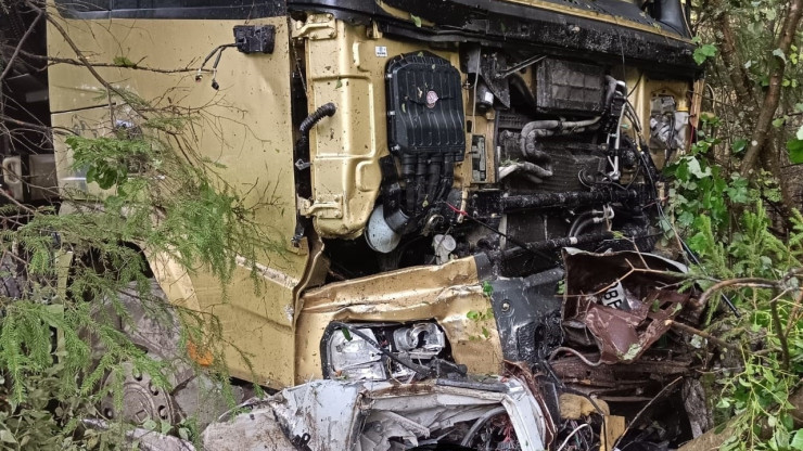 В Тверской области в столкновении грузовиков погибли два человека - новости ТИА