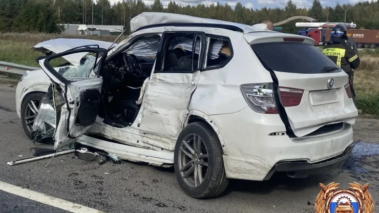 Стали известны подробности столкновения BMW с фурой на трассе в Тверской области - новости ТИА