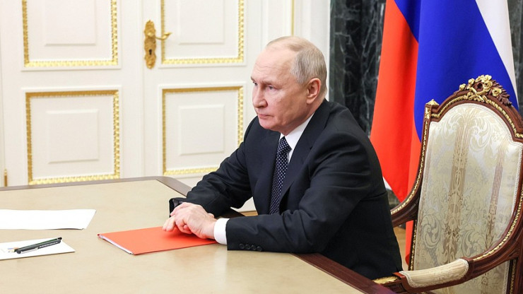 Песков: у Владимира Путина нет проблем с сердцем и двойников - новости ТИА