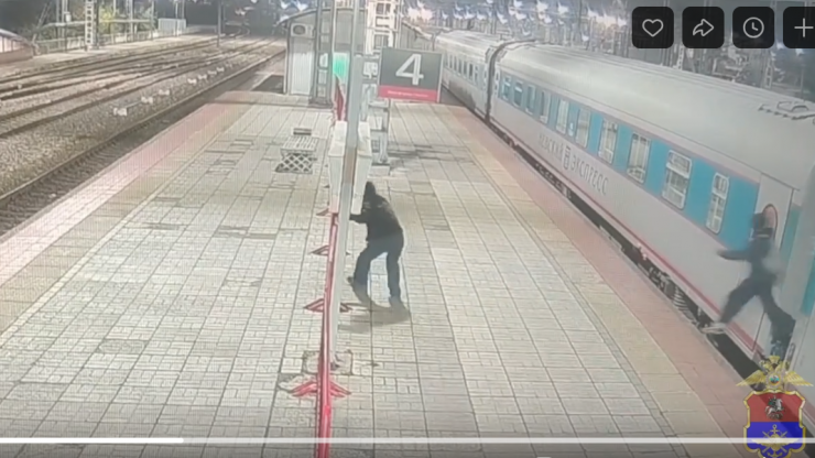В городе Бологое поймали подростка, который пытался добраться в Петербург между вагонами - новости ТИА