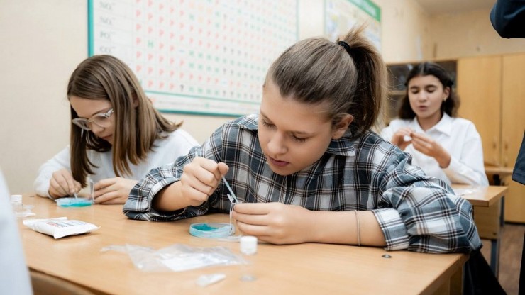 В Твери "СИБУР" провел необычные уроки химии - новости ТИА