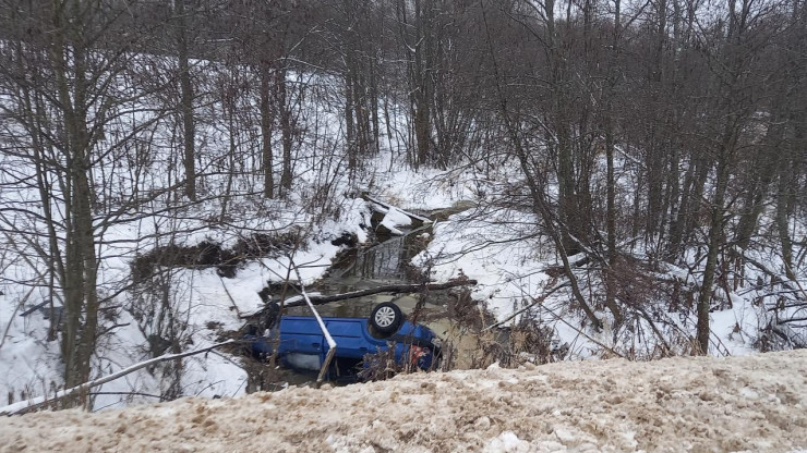 В Тверской области машина упала в ручей - новости ТИА